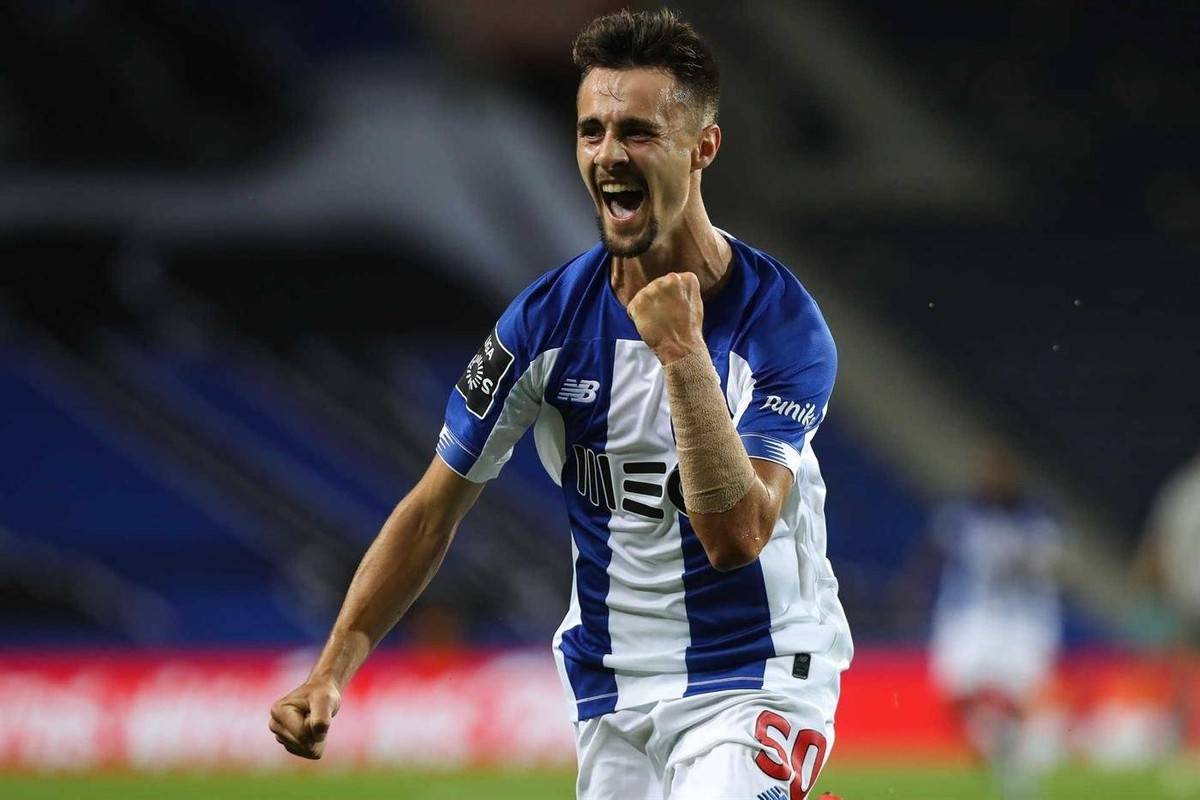 九游会页面 -风云突变！拉齐奥赛后远射贴柱；葡超版图或变；质疑声仍在；训练强度明显提升的简单介绍